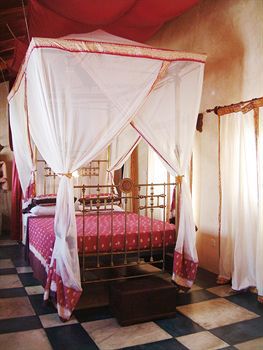 Hotel 236 Hurumzi 2*