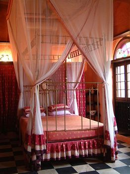 Hotel 236 Hurumzi