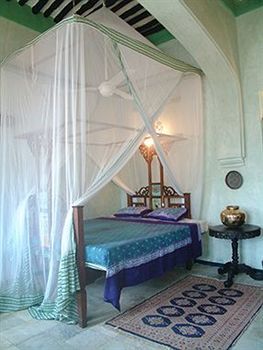 236 Hurumzi Hotel 2*