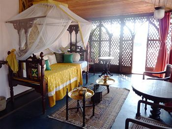 236 Hurumzi Hotel 2*